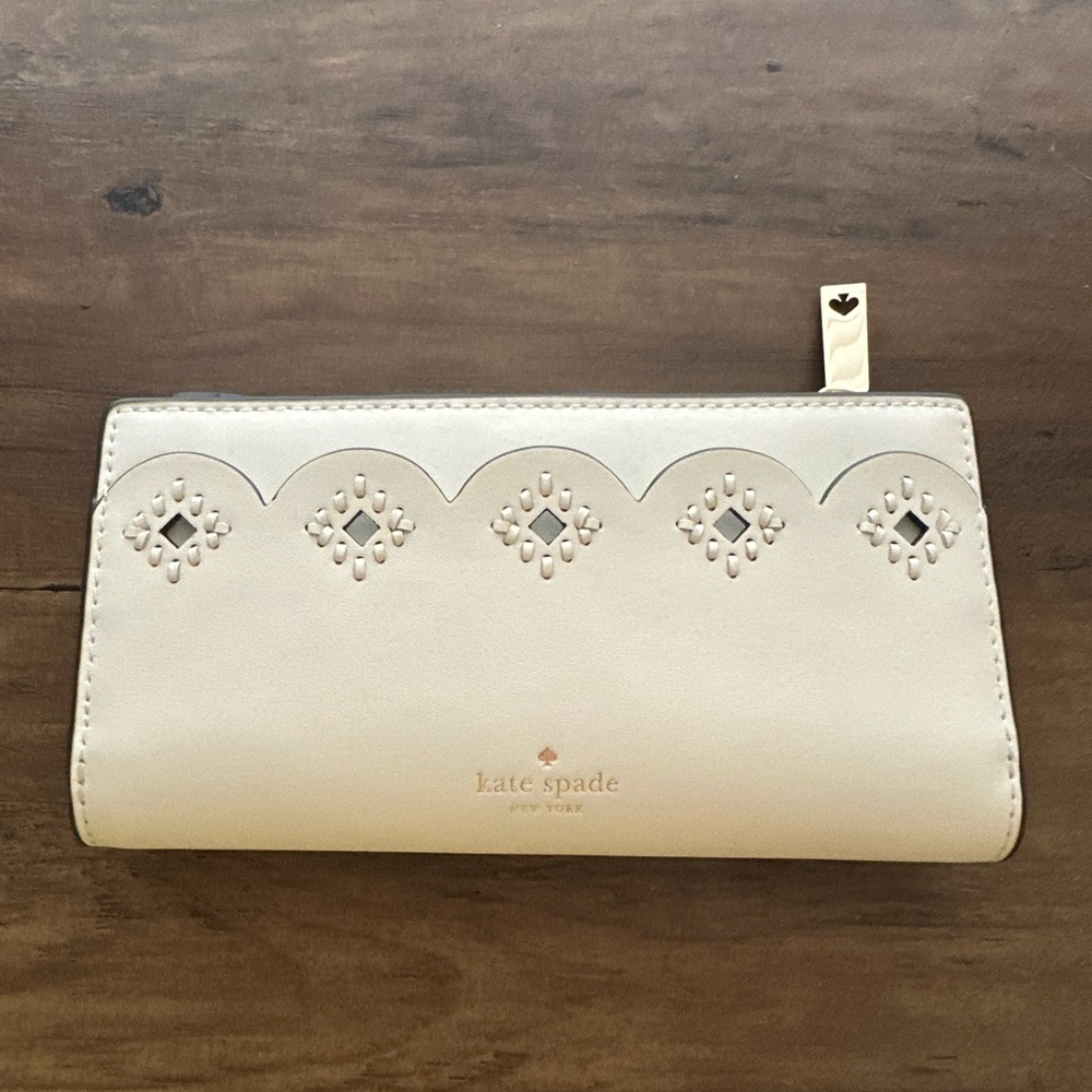 NWOT Kate Spade Braylon Magnolia Street Eyelet Wallet Bright White/Warm Beige